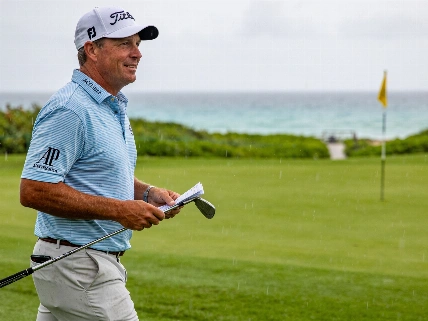 Goggin shatters Furyk and Friends record with 62, leads by one Golf Accessories Reviews
